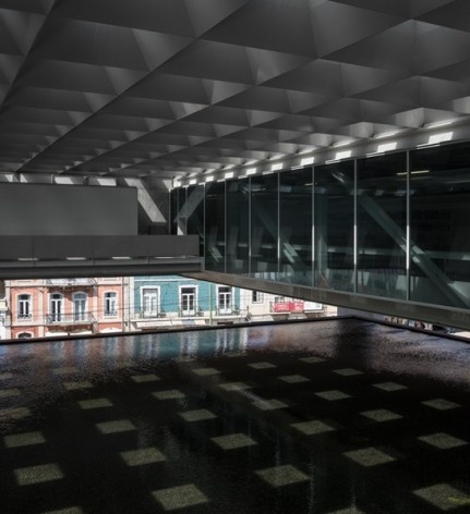 Museu Nacional dos Coches, foyer do anexo, Lisboa. Arquiteto Paulo Mendes da Rocha, MMBB arquitetos e Bak Gordon arquitetos<br />Foto Fernando Guerra  [FG+SG Architectural Photography]