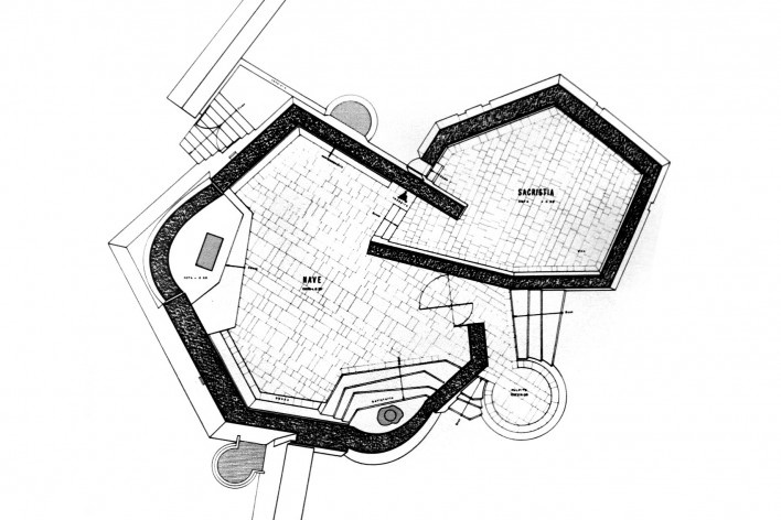 Capela do Menino Jesus, planta, Itapetinga BA, arquitetos Yoshiakira Katsuki, Guarani V. Araripe e Albert Hoisel<br />Imagem divulgação  [livro de Juvinio Oliveira]