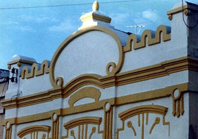 Platibanda decorada casa rua Cônego Livínio<br />Foto Ana Alaíde Amaral 