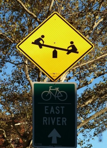 Placa em Nova York, EUA<br />Foto Michel Gorski 