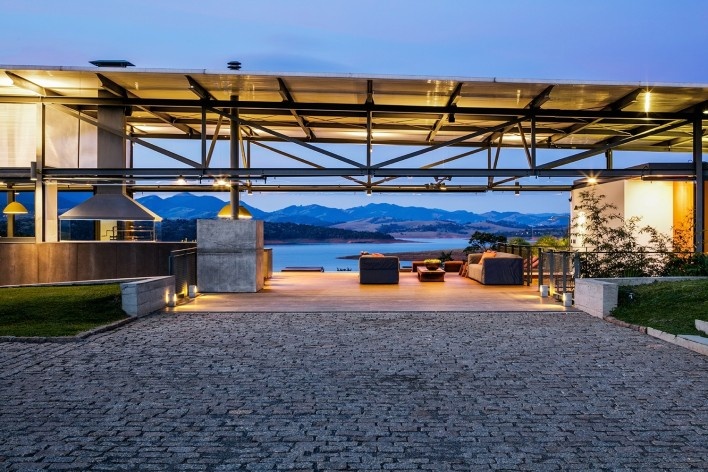 Residência Piracaia, Piracaia SP Brasil, 2012-2014. Arquitetos Lua Nitsche e Pedro Nitsche / Nitsche Arquitetos Associados<br />Foto Nelson Kon 