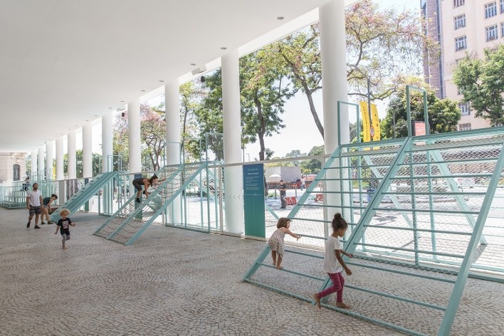 Transborda!, Museu de Arte do Rio, Praça Mauá, Rio de Janeiro RJ Brasil, 2018. Arquitetos Antonio Pedro Coutinho e Adriano Carneiro de Mendonça (autores) / Estúdio Chão<br />Foto Renato Mangolin 