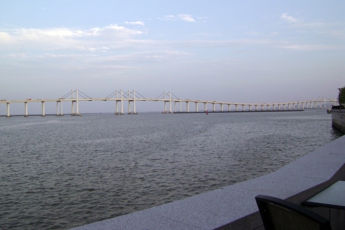 Pontes extensas ligam Macau à ilha de Taipa, evitando o território chinês<br />Foto Luiz Henrique Proença Soares 