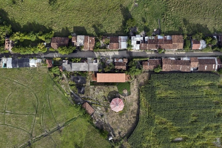 Taller de Confección Amairis, San Isidro, Colombia. Taller Ruta 4<br />Foto Federico Cairoli 