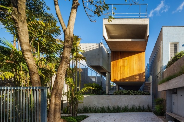 Casa de fim de semana em São Paulo. Arquiteto Angelo Bucci / SPBR<br />Foto Nelson Kon 