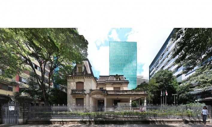 Casa das Rosas e a torre projetada por Júlio Neves<br />Foto Victor Hugo Mori 