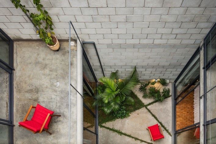 Casa Mipibu, São Paulo SP Brasil, 2015. Arquitetos Danilo Terra, Pedro Tuma e Fernanda Sakano (autores) / Terra e Tuma Arquitetos Associados<br />Foto Nelson Kon 