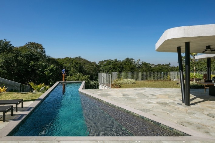 Casa LLF, São José dos Campos SP Brasil, 2019. Arquitetos João Paulo Daolio e Thiago Natal Duarte (autores) / Obra Arquitetos<br />Foto/photo Nelson Kon 