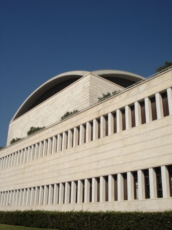 Vista lateral do Palazzo dei Congressi, arquiteto Adalberto Libera, 1937-43<br />Foto Claudia dos Reis e Cunha 