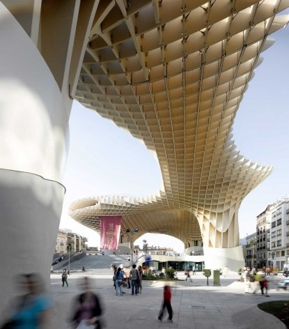Metropol Parasol, cobertura sobre a Plaza de La Encarnación, Sevilha. J. Mayer H. Architects, 2004<br />Foto David Franck 