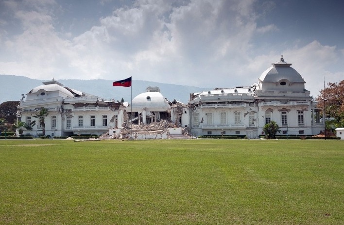Porto Príncipe, Haiti, 2010. Palácio do Governo, principal obra arquitetônica do país agora em ruínas<br />Foto Alyson Montrezol 