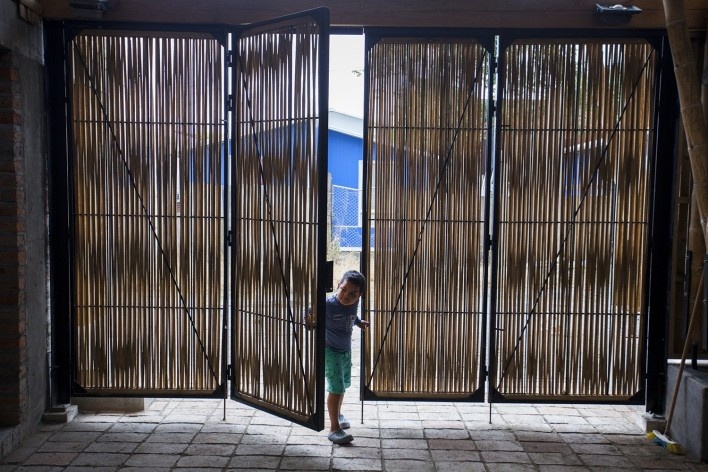 Centro Cultural Chamanga, San José de Chamanga, Esmeraldas, Ecuador, 2018. Atarraya Taller de Arquitectura, Opción Más Chamanga, Universidad de Ciencias Aplicadas de Munich, Universidad Estatal de Portland y Universidad de Tokio<br />Foto Santiago Oviedo 