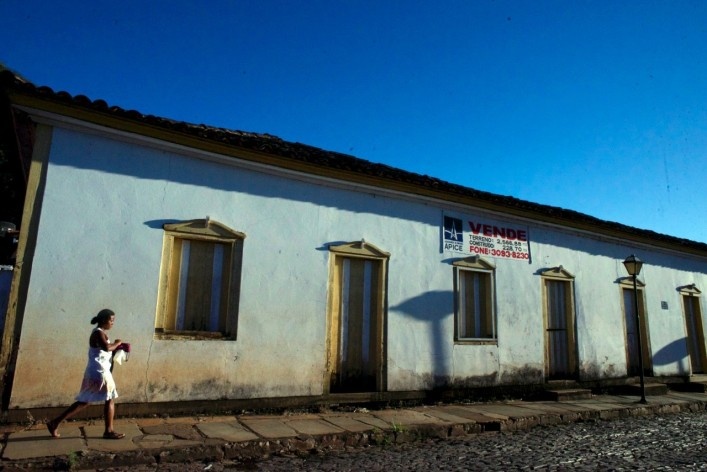 Aspecto do conjunto urbano edificado, com passeio em capistranas de quartzito e pavimentação em filetado de granito<br />Foto Fabio Lima 