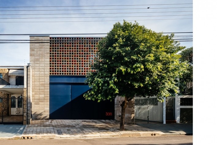 Casa-ateliê da Vila Charlote, vista frontal, Presidente Prudente SP, arquiteta Cristiana Pasquini<br />Foto Pedro Kok 