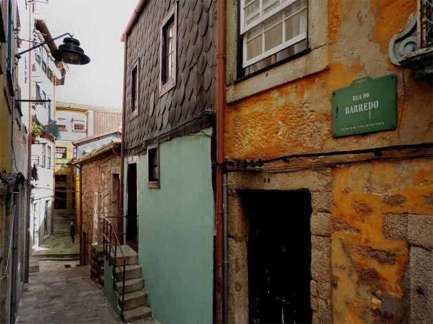 Porto, Rua do Barredo, área residencial popular reabilitada<br />Foto Andréa da Rosa Sampaio, 2016 