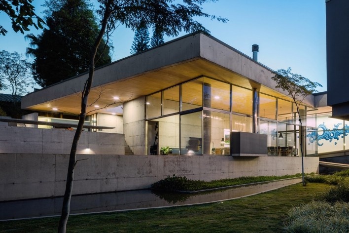 Casa em Cotia, UNA Arquitetos, 2016<br />Foto Nelson Kon 