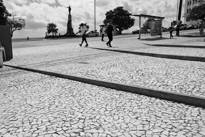 Praça e ladeira da Barroquinha, vista para a rua Chile e baía de Todos os Santos. Metro arquitetos associados<br />Foto Ilana Bessler 