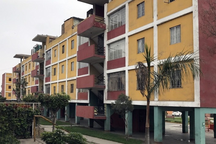 Unidad Vecinal Matute, 1a etapa, a cargo do arquiteto Santiago Agurto, 1950-1953, Lima distrito de La Victoria<br />Foto José Lira 