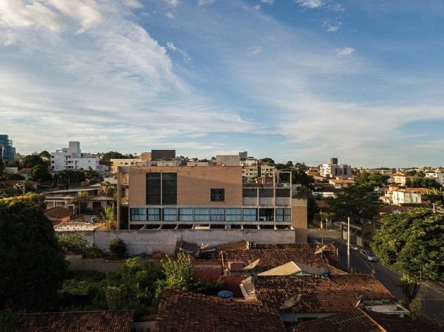 Estúdios Ouro Preto, Sete Lagoas MG Brasil, 2016. Arquitetos Carlos Alberto Maciel e Ulisses Mikhail Jardim Itokawa / Arquitetos Associados<br />Foto Leonardo Finotti 