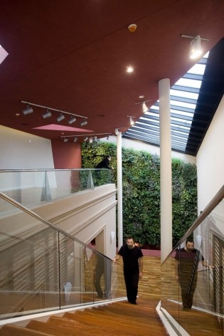 Obra comecial en el barrio de Palermo, Buenos Aires, 2010. Arq. Javier Speziale, Arq. Patricia Linares, Arq. Matías Quintela<br />Foto divulgación 