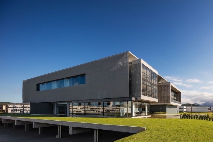 Ágora Tech Park, Joinville SC Brasil, 2019. Arquitetos Marcus Vinicius Damon, Guilherme Bravin e Andressa Diniz / Estúdio Módulo<br />Foto Nelson Kon 