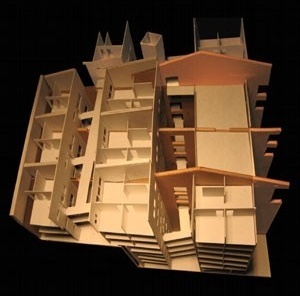 Vista da maquete em construção onde se nota a implantação da nova estrutura arquitetônica com a preservação do parcelamento preexistente<br />Imagem dos autores do projeto 