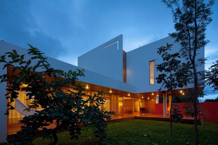Arquiteto Fabiano Sobreira. Casa da Copaíba, Brasília, 2012<br />Foto Joana França 