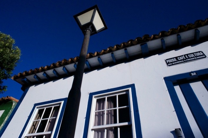 Aspecto do conjunto urbano edificado, iluminação pública e publicidade<br />Foto Fabio Lima 