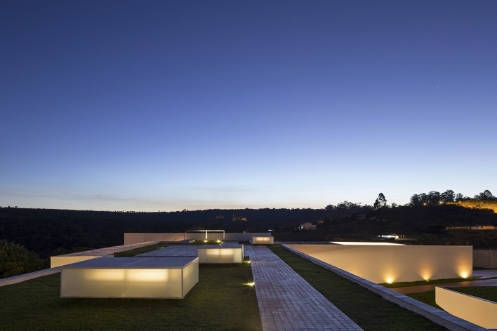 Casa Torreão, vista noturna da cobertura, Brasília DF, arquitetos Daniel Mangabeira, Henrique Coutinho e Matheus Seco<br />Foto Haruo Mikami 