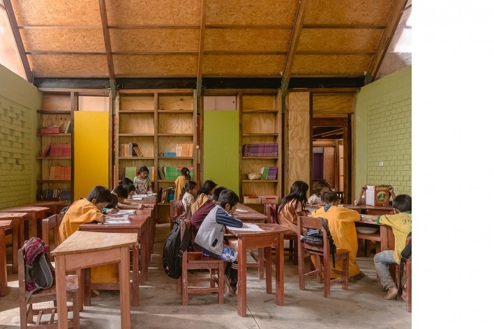Escuela inicial y primaria Unión Alto Sanibeni, Comunidad Nativa Unión Alto Sanibeni, Pangoa, Junin, Perú, 2019. Arquitectos Marta Maccaglia, Raúl Arancibia, Giulia Perri y Susanna Olivieri / Asociación Semillas para el Desarrollo Sostenible<br />Foto Eleazar Cuadros 