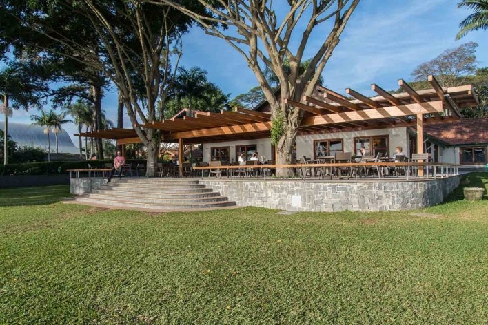 Cobertura da varanda do Yacht Clube Santo Amaro, São Paulo SP, arquiteta Vera Lúcia Domschke<br />Foto Lauro Rocha 