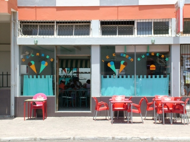 Sorveteria em Mindelo<br />Foto Paula Janovitch 