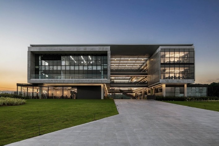 Ágora Tech Park, Joinville SC Brasil, 2019. Arquitetos Marcus Vinicius Damon, Guilherme Bravin e Andressa Diniz / Estúdio Módulo<br />Foto Nelson Kon 