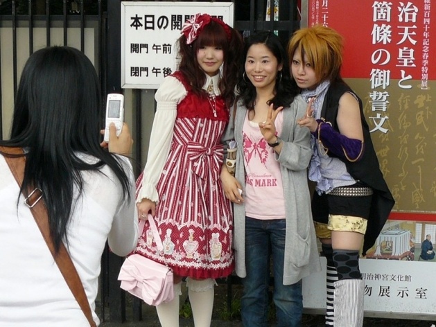 Tribos urbanas na estação de Harajuku<br />Foto Flávio Coddou 