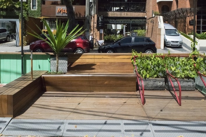 Parklet Pais de Araújo, São Paulo, 2015, arquiteto Homã Alvico<br />Foto divulgação 