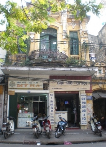 Hanói, edificações na Av. Dinh Tien Hoang <br />Foto LMBO 
