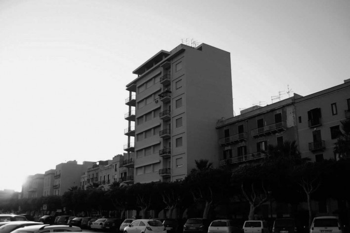 Exemplo das novas edificações no centro da cidade de Trapani. Trapani, Itália. Agosto/2010<br />Foto Francisco Alves 