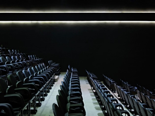 Centro de capacitação dos profissionais da educação Dra. Zilda Arns. Auditório. Carolina Penna Arquitetura e Urbanismo, 2008 – 2011. São Caetano do Sul, SP - Brasil<br />foto Nelson Kon 