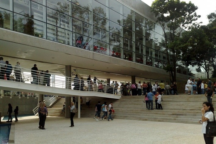 Terminal Digital do Ensino, São Caetano do Sul, 2008. Arquiteto José Augusto Aly<br />Foto Mauro Calliari 