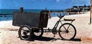 Carrinho usado no transporte de barracas de lanche<br />Imagem do autor do projeto 