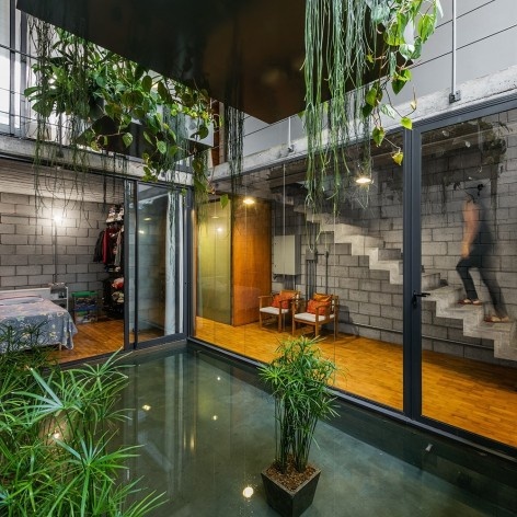 Casa Mipibu, São Paulo SP Brasil, 2015. Arquitetos Danilo Terra, Pedro Tuma e Fernanda Sakano (autores) / Terra e Tuma Arquitetos Associados<br />Foto Nelson Kon 