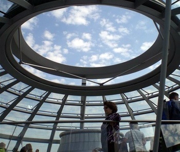 Haifa Sabbag no Reichstag, Berlim