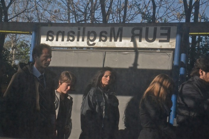 Contaminações, reflexos em painel na Estação EUR Magliana do Metropolitano de Roma<br />Foto Fabio José Martins de Lima 