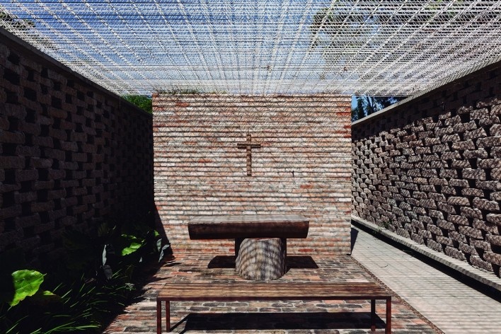 Capela Inga-Mirim, Itupeva SP Brasil, 2018. Arquitetos Francisco Rivas, Rodrigo Messina e Guadalupe Sappia / Messina <br />Foto Federico Cairoli 