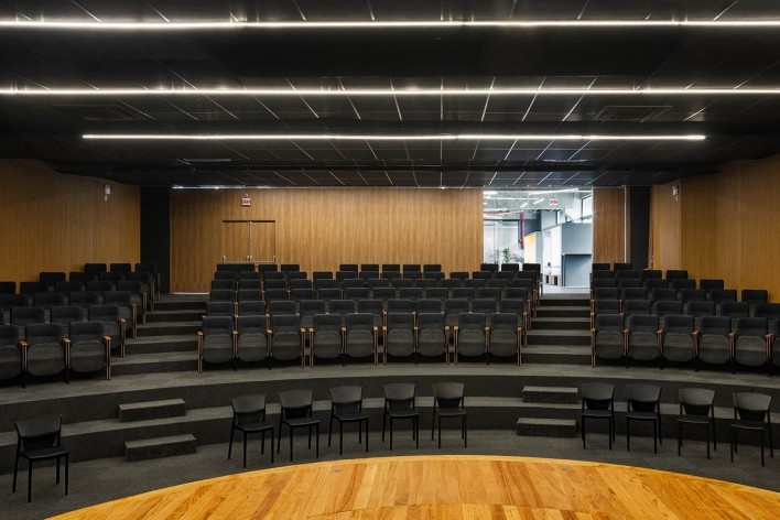 Ágora Tech Park, Joinville SC Brasil, 2019. Arquitetos Marcus Vinicius Damon, Guilherme Bravin e Andressa Diniz / Estúdio Módulo<br />Foto Nelson Kon 