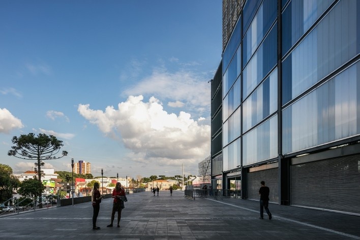 Complexo Esportivo e Cultural Clube Atlético Paranaense, Curitiba. Arquiteto Carlos Arcos<br />Foto Nelson Kon 