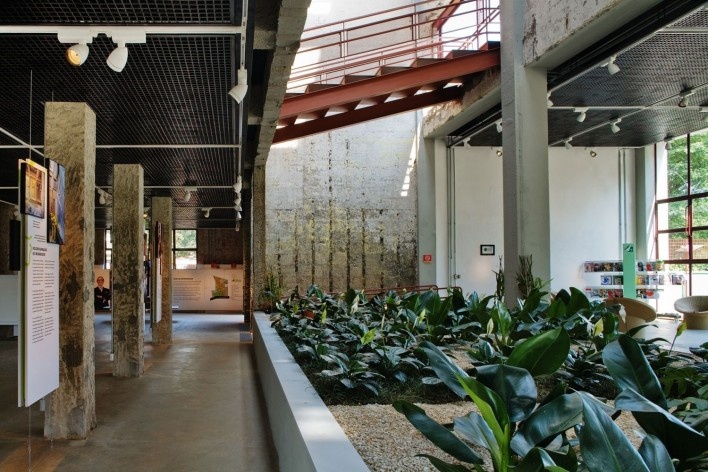 Praça Victor Civita, São Paulo, 2008. Adriana Blay Levisky e Anna Julia Dietzsch / Levisky Arquitetos Associados<br />Foto Nelson Kon 