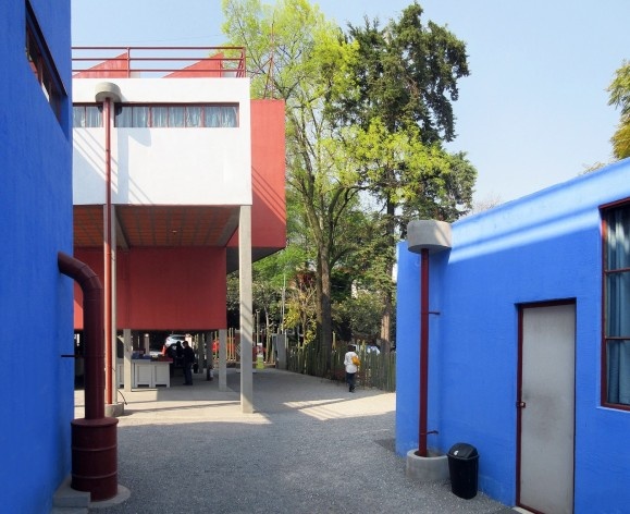 Casas-estúdio de Diego Rivera e Frida Kahlo, quintal comum, 1931. Arquiteto Juan O'Gorman<br />Foto Victor Hugo Mori 