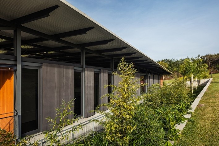 Residência Piracaia, Piracaia SP Brasil, 2012-2014. Arquitetos Lua Nitsche e Pedro Nitsche / Nitsche Arquitetos Associados<br />Foto Nelson Kon 