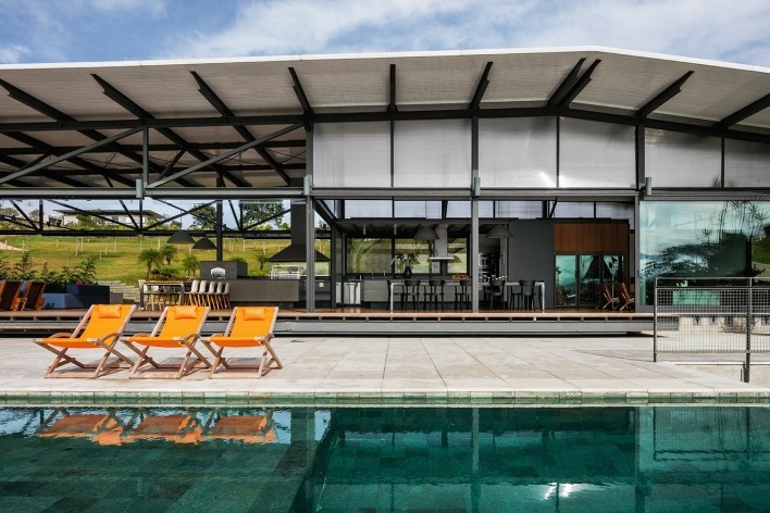 Residência Piracaia, Piracaia SP Brasil, 2012-2014. Arquitetos Lua Nitsche e Pedro Nitsche / Nitsche Arquitetos Associados<br />Foto Nelson Kon 